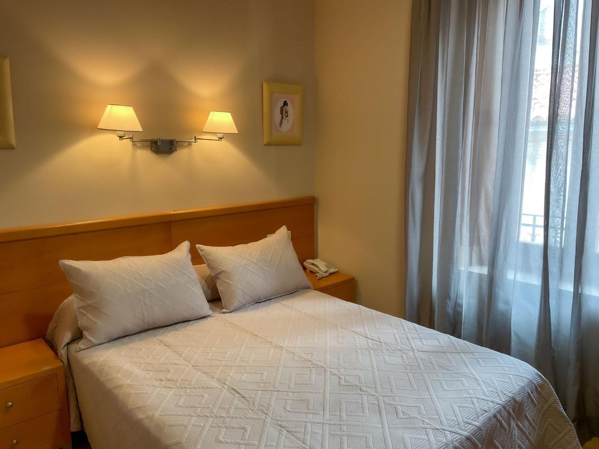 Hotel Castilla Caces 외부 사진