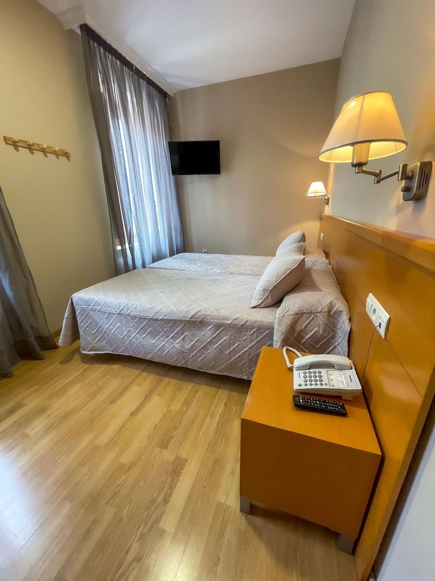 Hotel Castilla Caces 외부 사진
