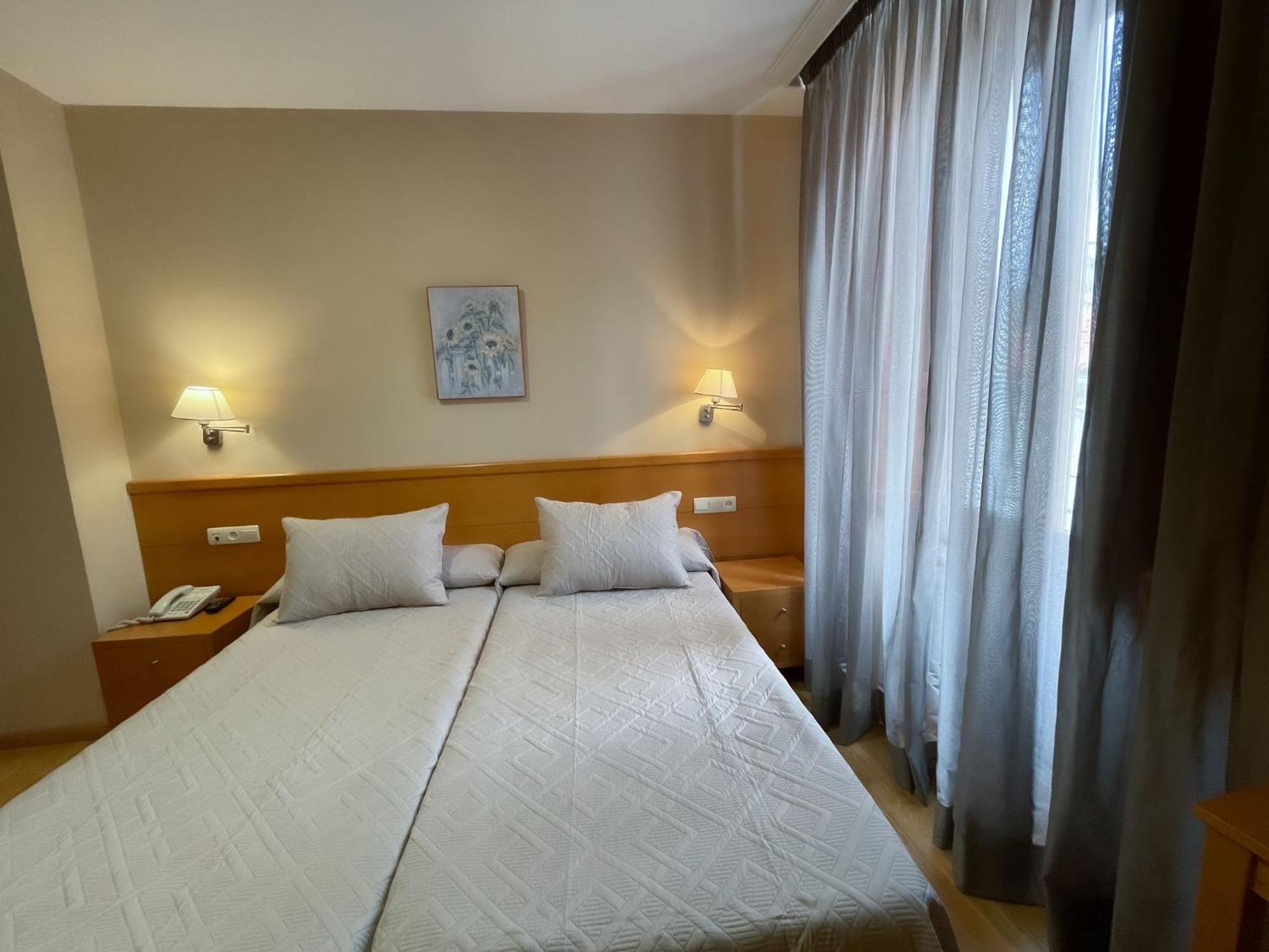 Hotel Castilla Caces 외부 사진