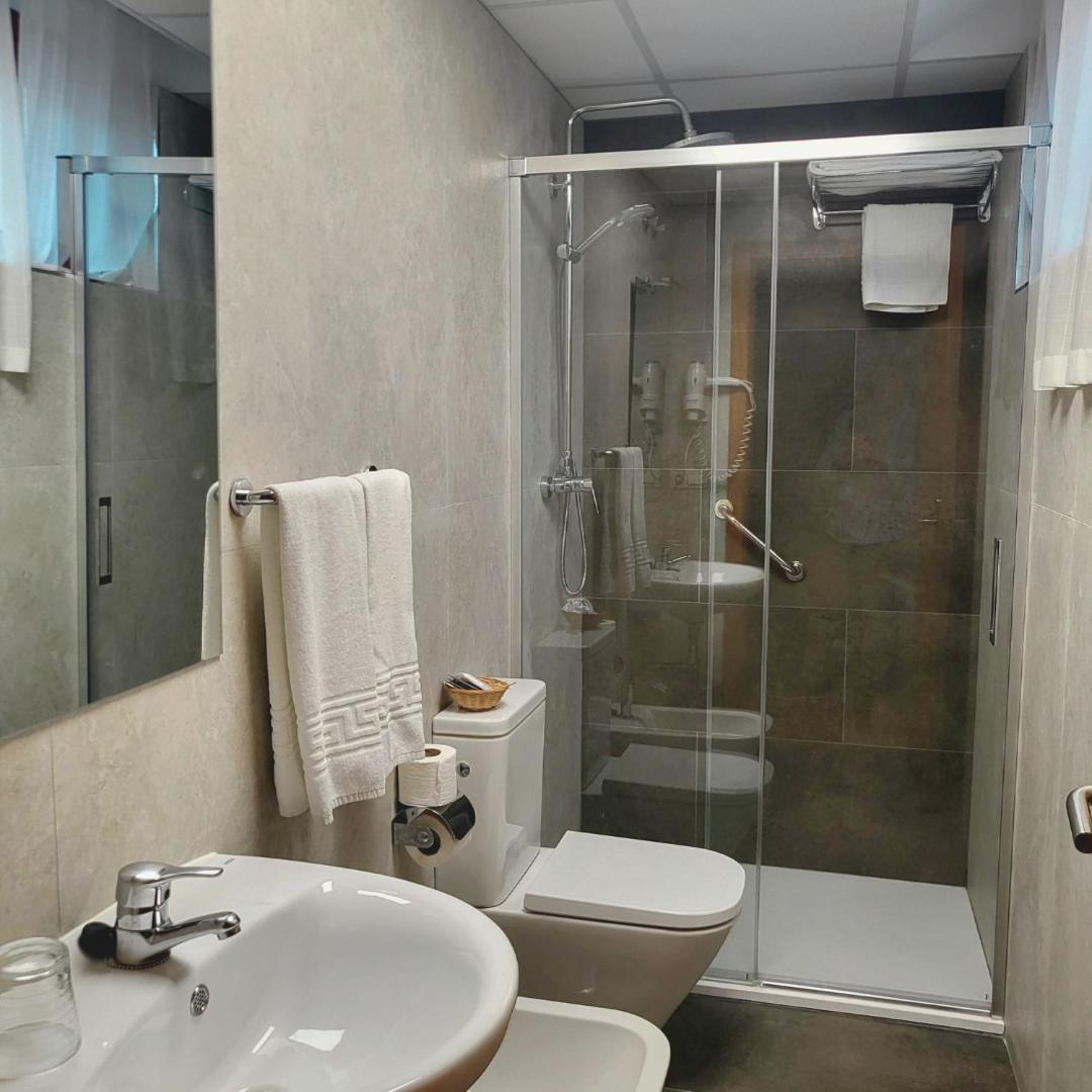 Hotel Castilla Caces 외부 사진