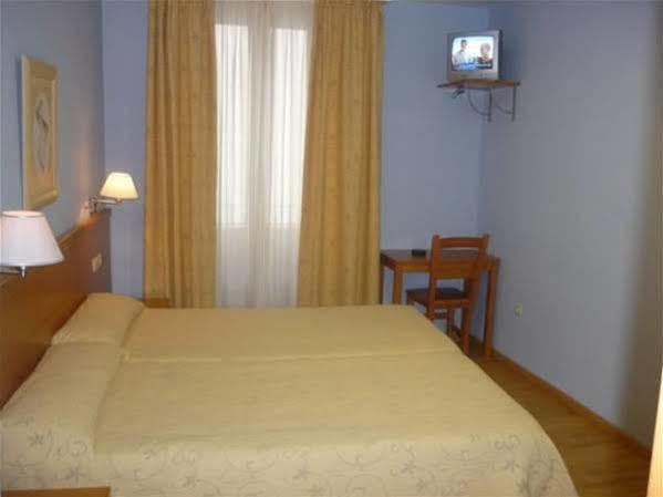 Hotel Castilla Caces 외부 사진