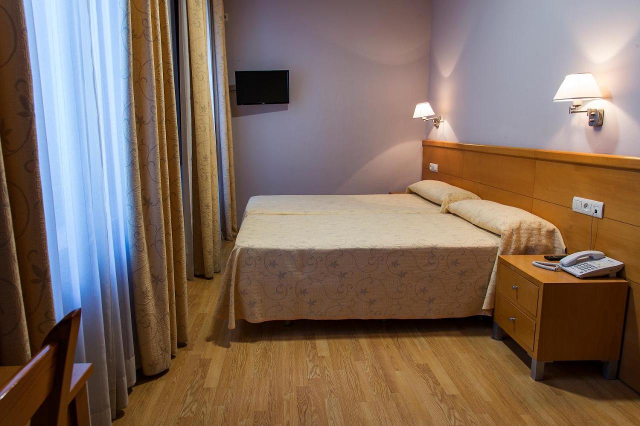 Hotel Castilla Caces 외부 사진