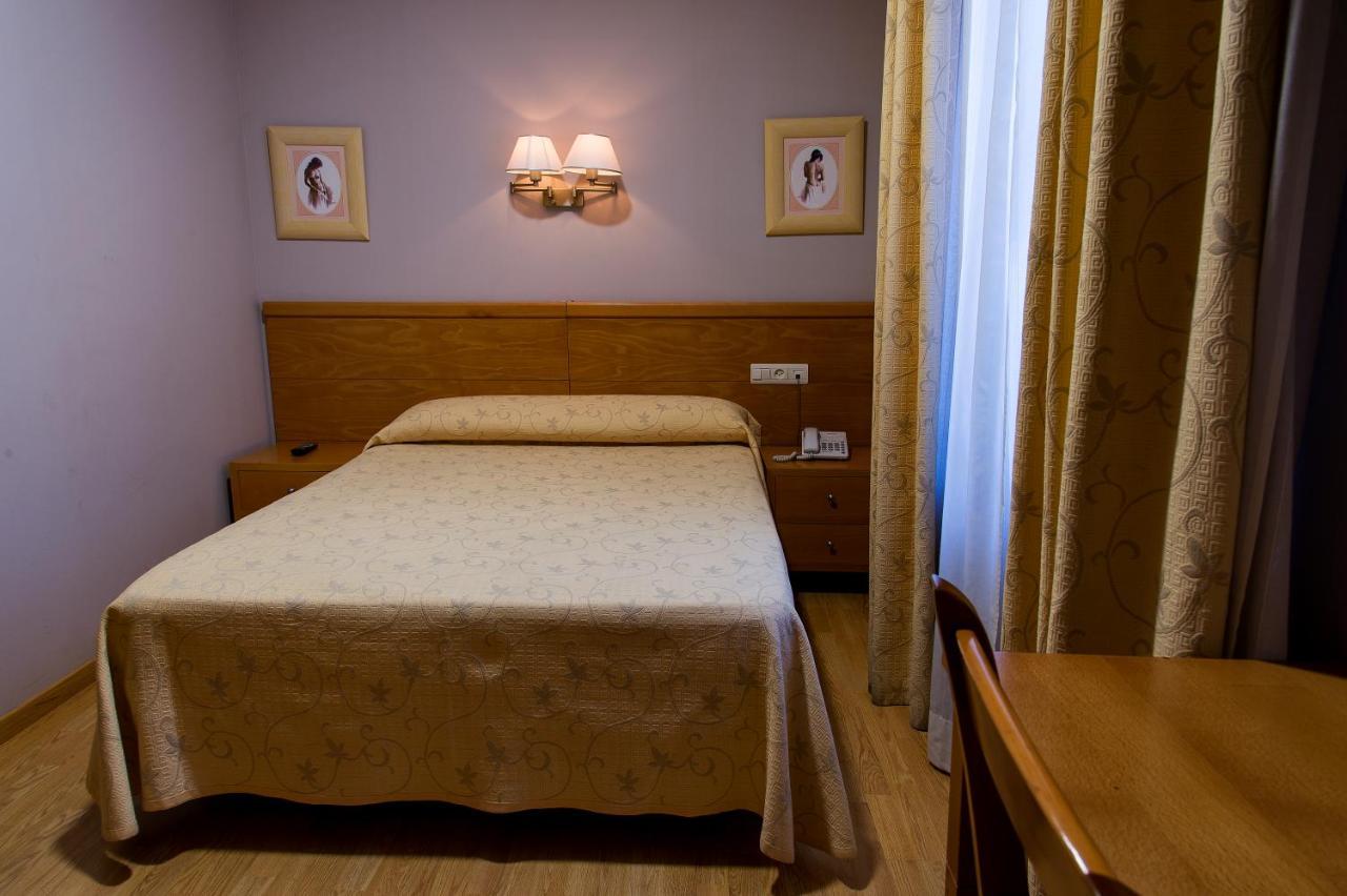 Hotel Castilla Caces 외부 사진
