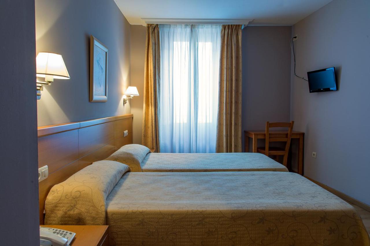 Hotel Castilla Caces 외부 사진